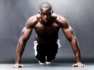 Fitnesstraining zuhause - Quelle: (c) Yuri Arcurs/Fotolia.com