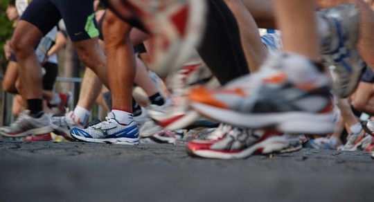Running Shoe - Quelle: Josiah Mackenzie, CC BY 2.0 (http://www.flickr.com/photos/josiahmackenzie/)