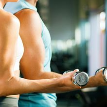 Hanteln im Fitnessstudio - Quelle: (c) kzenon/iStockphoto.com