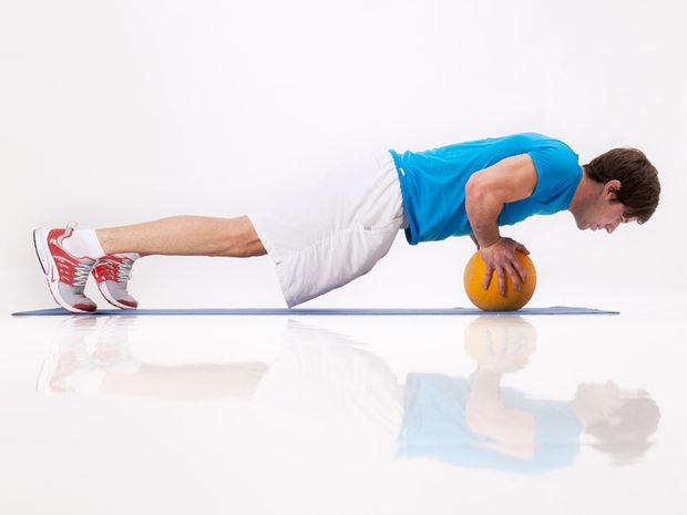 Liegestütz auf Medizinball