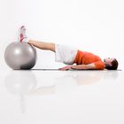 Beckenlift auf dem Gymnastikball