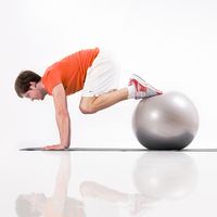 Einrollen, mit Gymnastikball