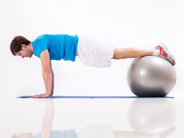 Einrollen, mit Gymnastikball